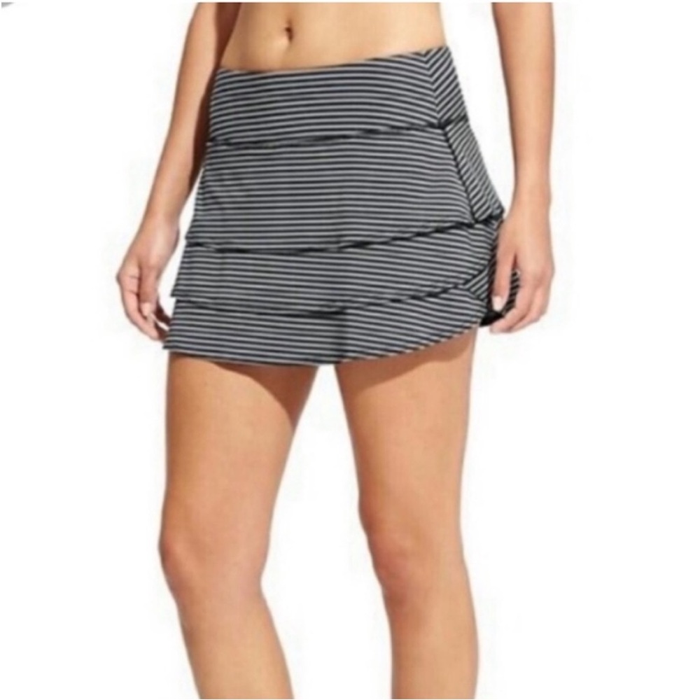 Athleta swagger skort size xxs black/gray striped